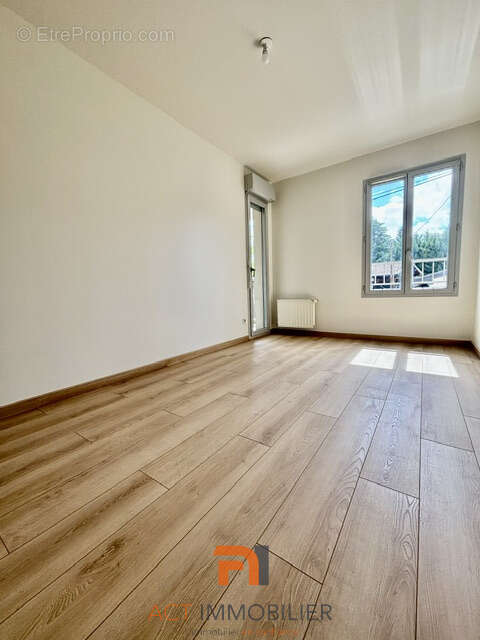 Appartement à L'ARBRESLE
