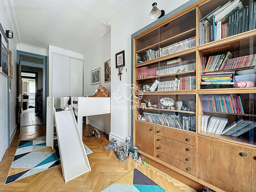 Chambre 2 - Appartement à LYON-2E