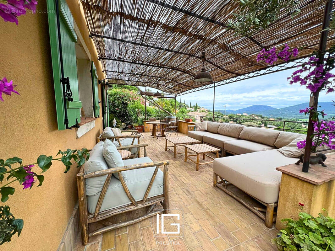 Maison à PLAN-DE-LA-TOUR