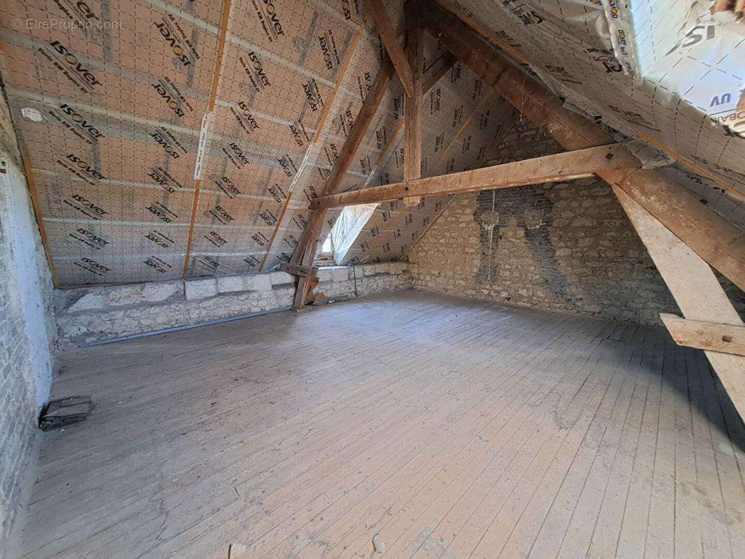 Maison à COUCY-LE-CHATEAU-AUFFRIQUE