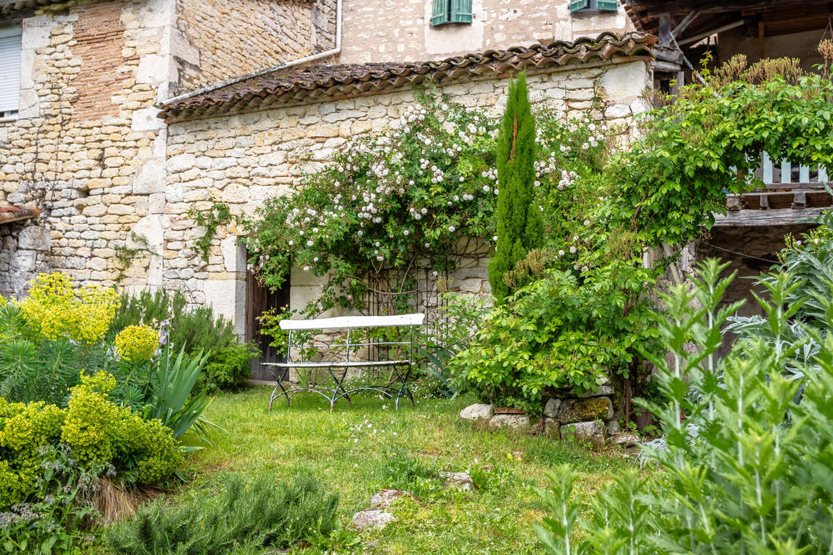 Maison à CASTELNAU-MONTRATIER