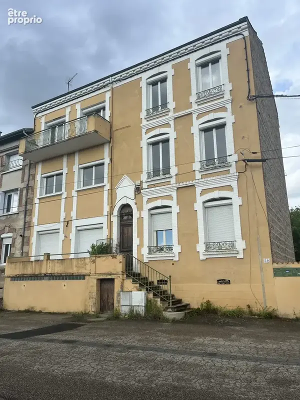 Appartement 300 m² à Saint-Just-Saint-Rambert  - photo 2