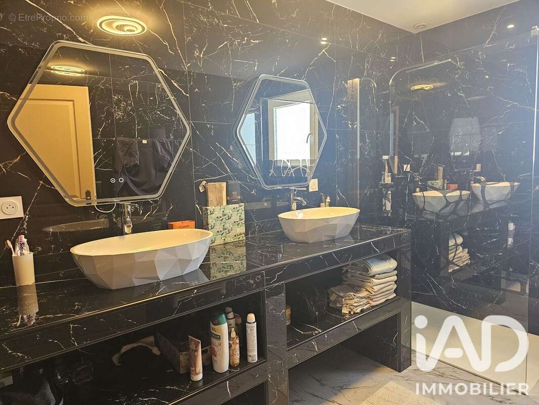 Maison 108 m² à Asnieres-La-Giraud  - photo 8