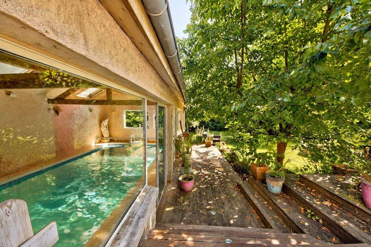 Maison 315 m² à Magny-Les-Hameaux  - photo 3