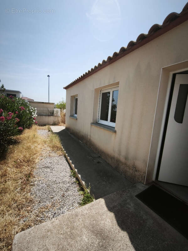 Narbonne - Villa plain  pied de type 4 (construction 2015) avec garage et parking - photo 16