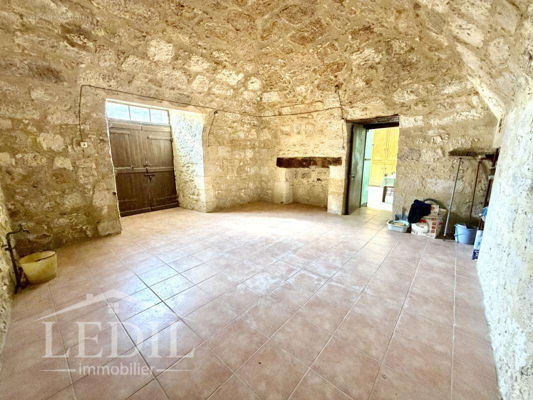 Maison de village avec dépendances et jardin - photo 4