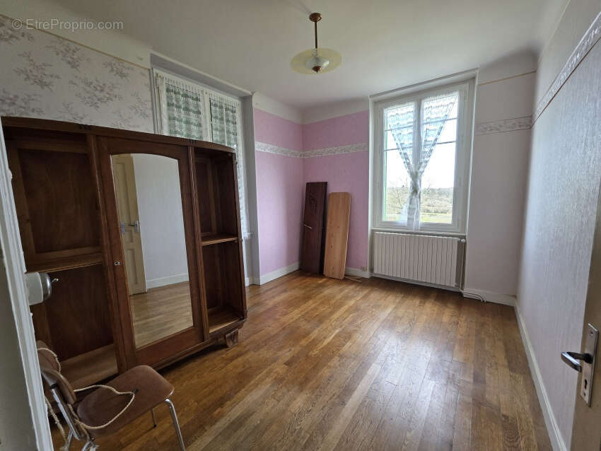 Maison à SAINT-GERVAIS-D'AUVERGNE