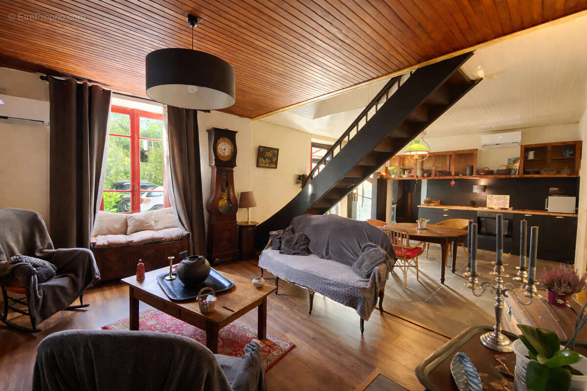 Maison à DECAZEVILLE