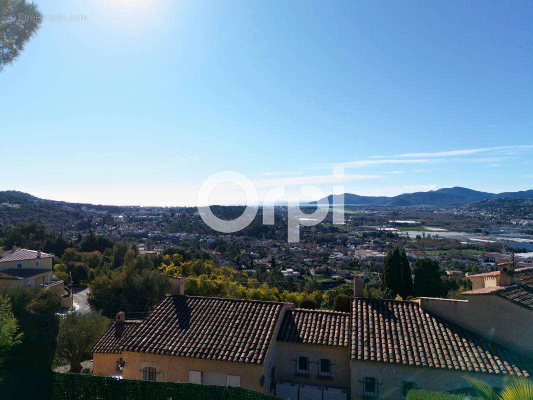 Maison à LA ROQUETTE-SUR-SIAGNE