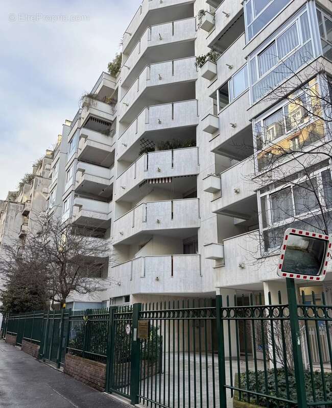 Appartement à PARIS-16E