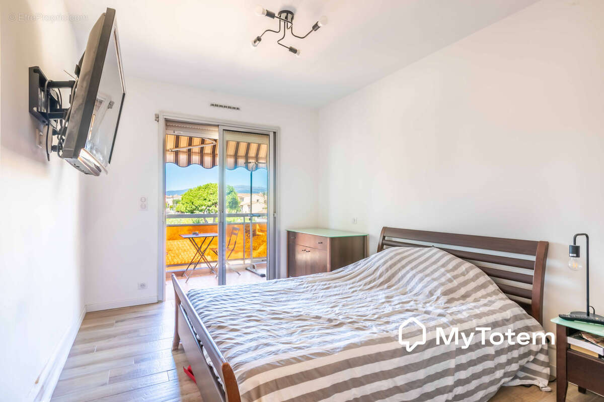 Appartement à SAINT-LAURENT-DU-VAR