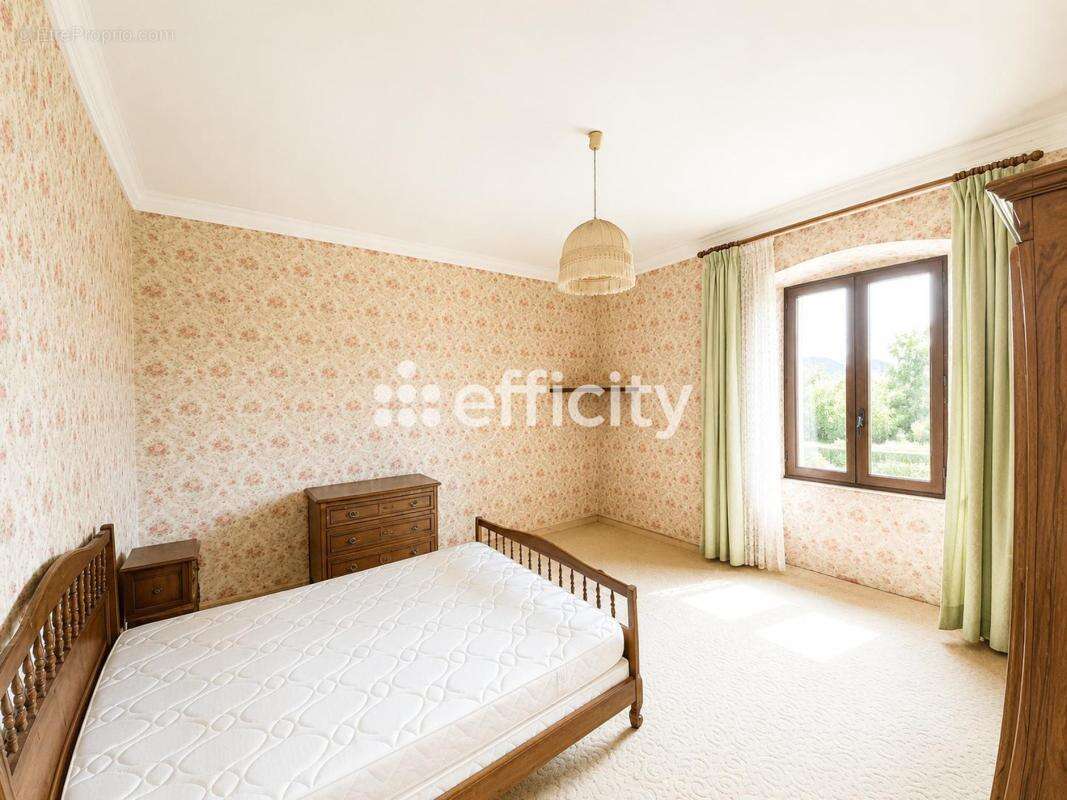 Maison 166 m² à Saint-Denis-D'authou  - photo 12