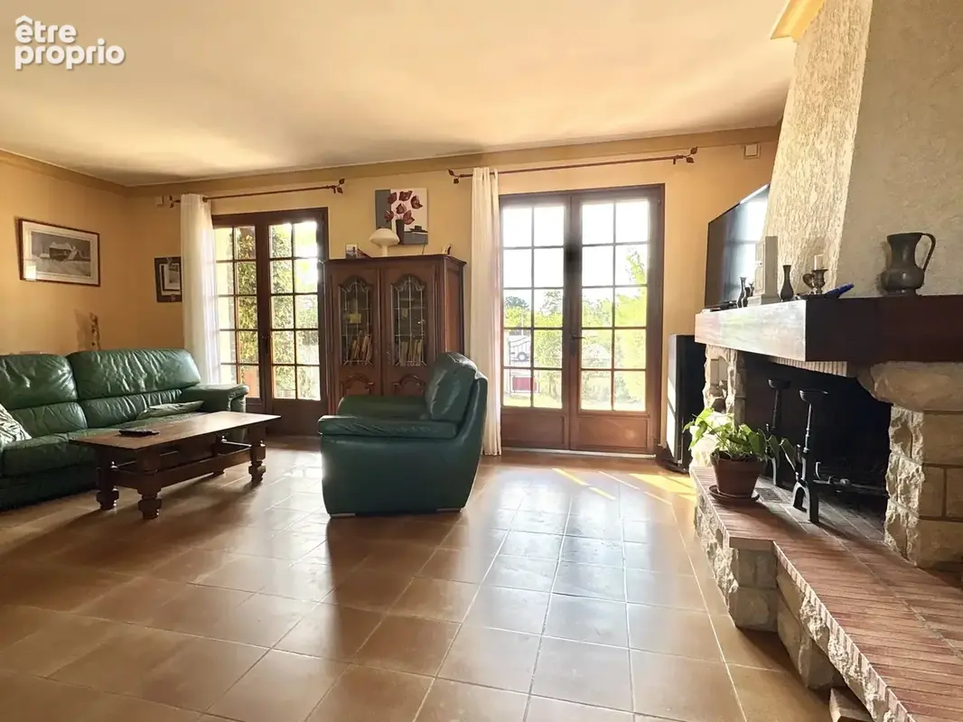 La salvetat saint-gilles - maison t6/7 - photo 6
