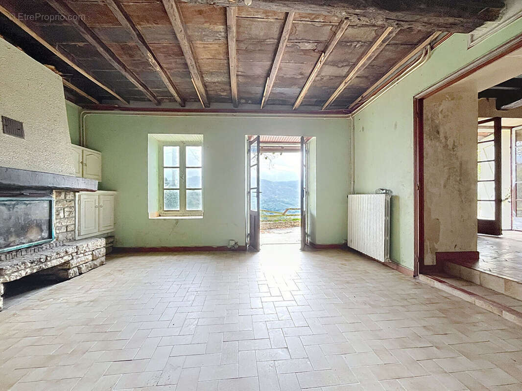 Maison à MONTOULIEU