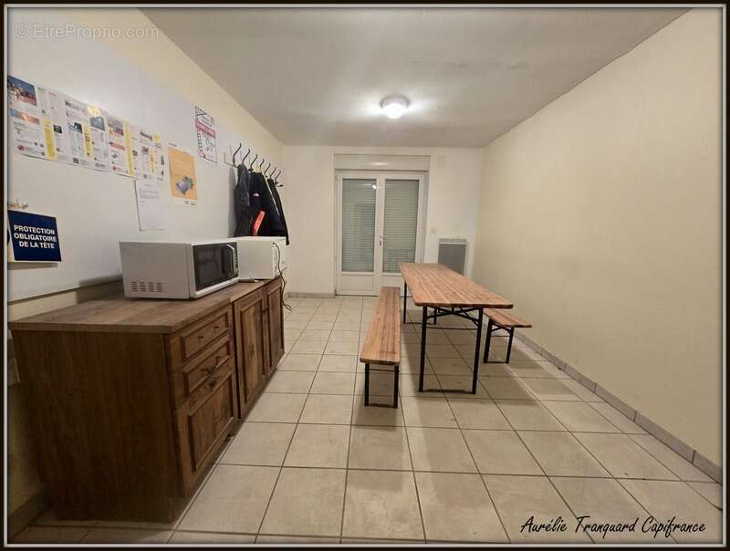 Local/ Atelier + bureau À VENDRE – de 508 m² avec grand terrain clos de 3 737 m² – Emplacement stratégique SAINT JEAN D'ANGELY ( - photo 3
