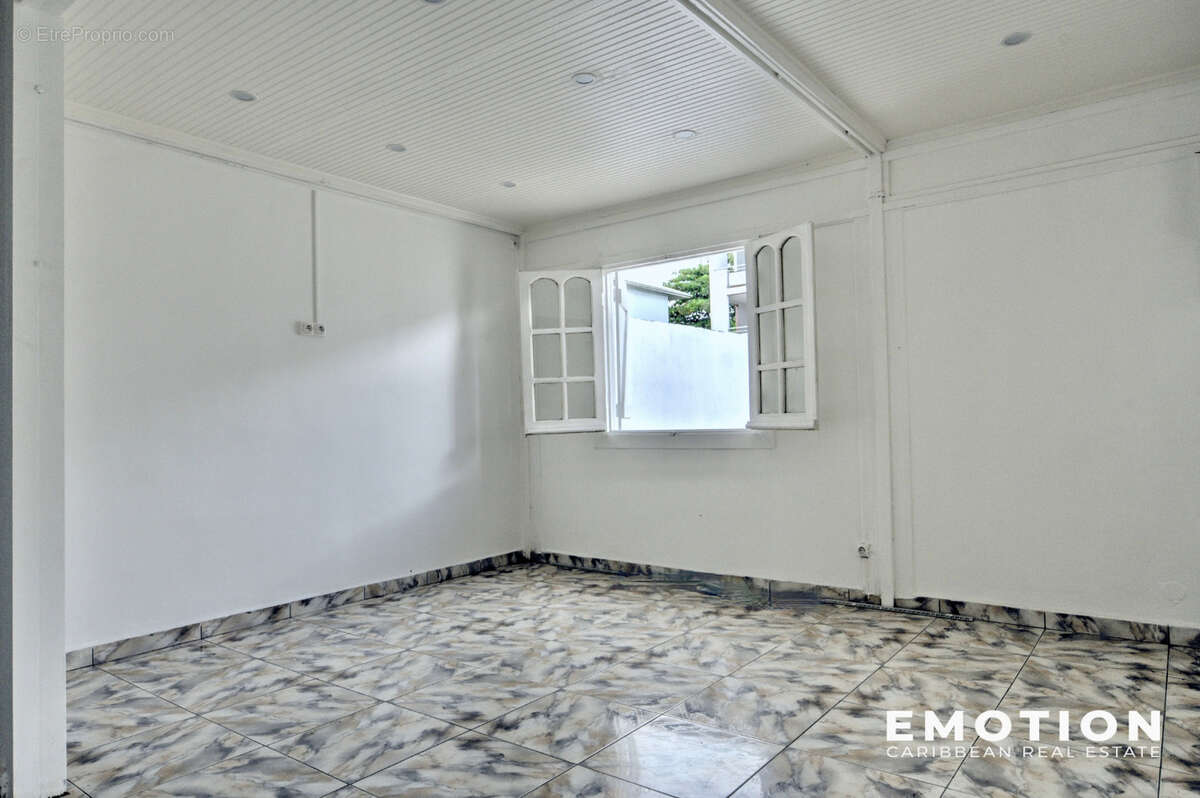 Maison à CAPESTERRE-BELLE-EAU