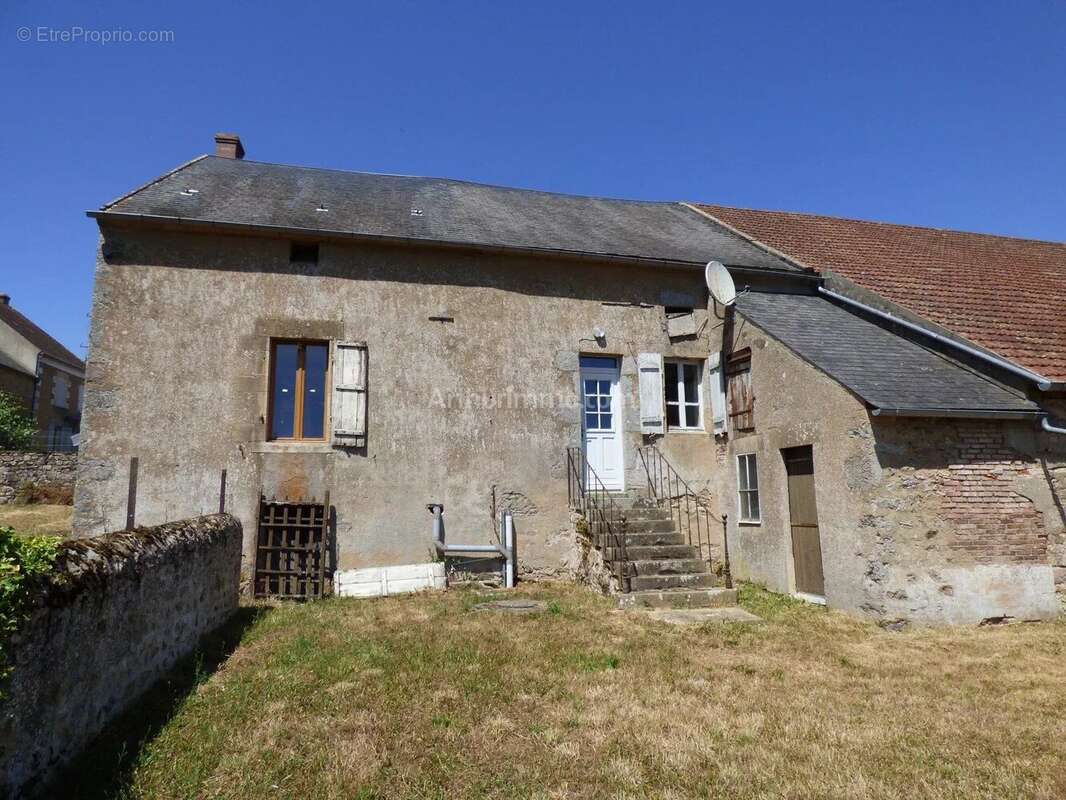 Maison à QUARRE-LES-TOMBES