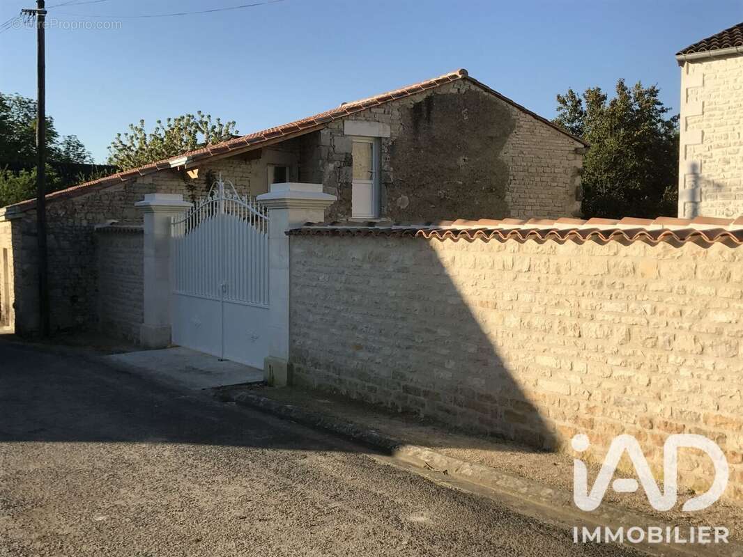 Maison 107 m² à Oradour  - photo 7
