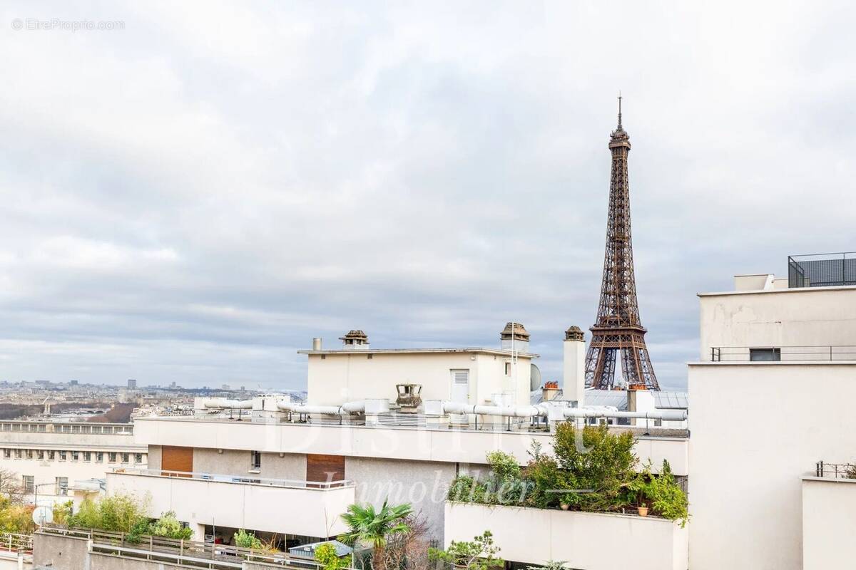 Appartement à PARIS-16E