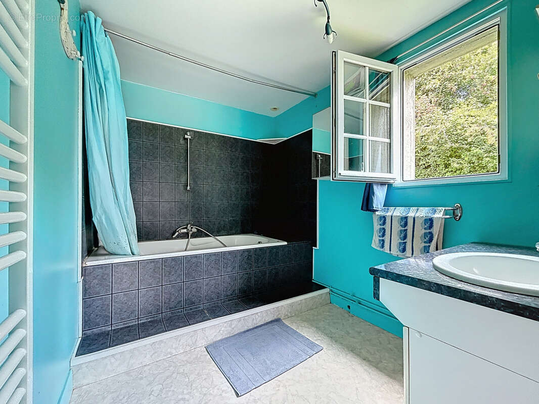 Maison à SAINT-JACQUES-DE-NEHOU