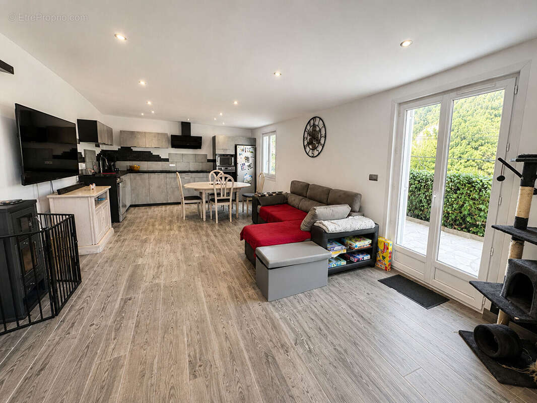 A vendre - contes la vernea - villa de 132 m² 5 pieces - terrain 500 m² - garage - parking - photo 3