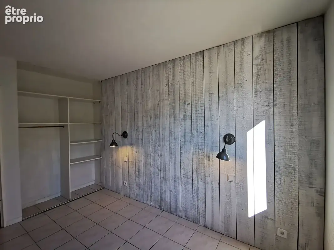 MIRAMAS - Maison T4 de plain-pied 93 m² avec piscine, dépendance et fort potentiel dans un quartier très recherché - photo 11