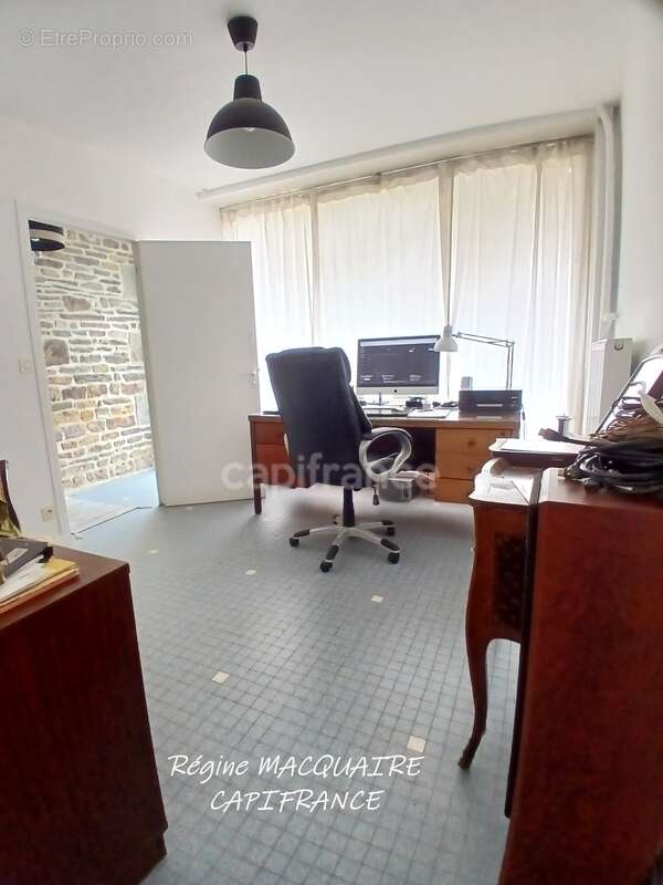 A Vendre -  Maison de bourg rénovée – 190 m² – 5 chambres – équipements modernes : une opportunité rare au centre bourg. MORTAIN - photo 4