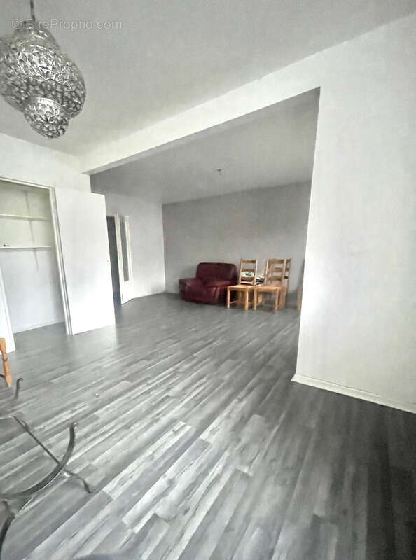 Appartement 80m2 - Parking - Fort potentiel - Quartier Bellevue - Le Mont - LA Jomayère - photo 4