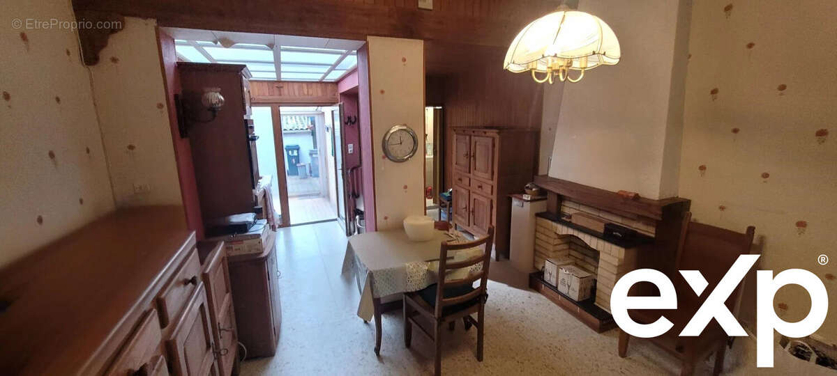 Maison à QUIEVRECHAIN