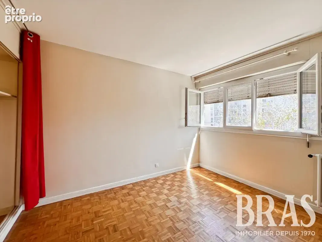 Appartement T5 de 87 m²  avec balcons- Bellevue - cave et parking - photo 4