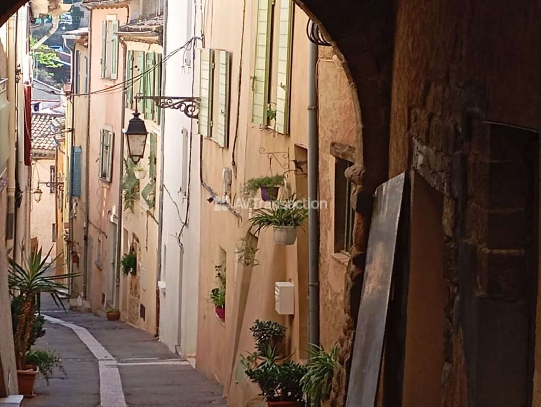 Maison à ROQUEBRUNE-SUR-ARGENS