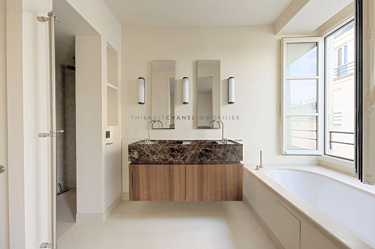 Appartement à PARIS-3E