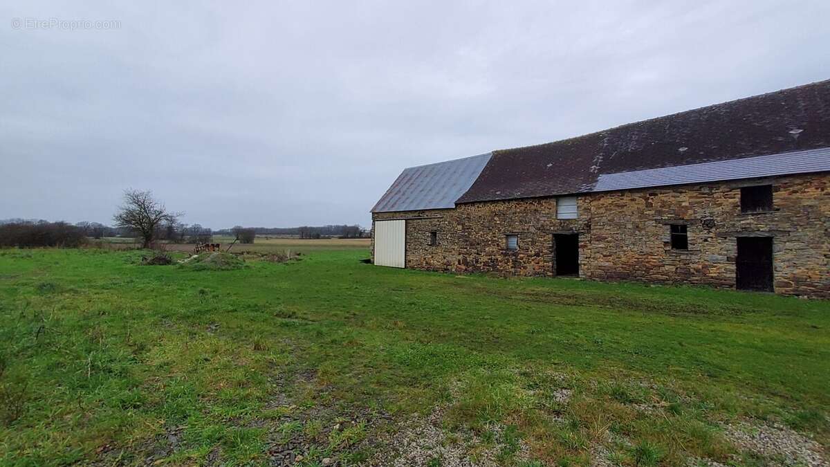 Corps de ferme à rénover 170m² au sol - 2700m² de terrain - La Dominelais - photo 8