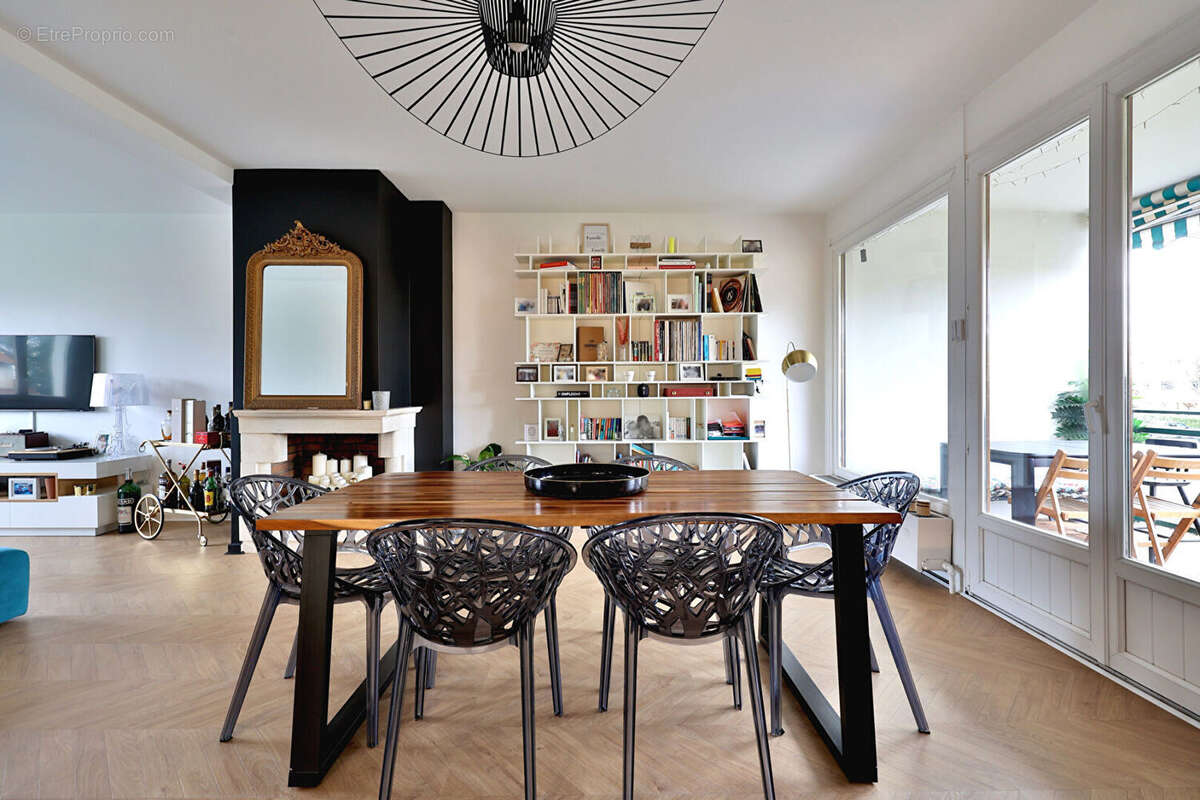 Appartement à CHARBONNIERES-LES-BAINS