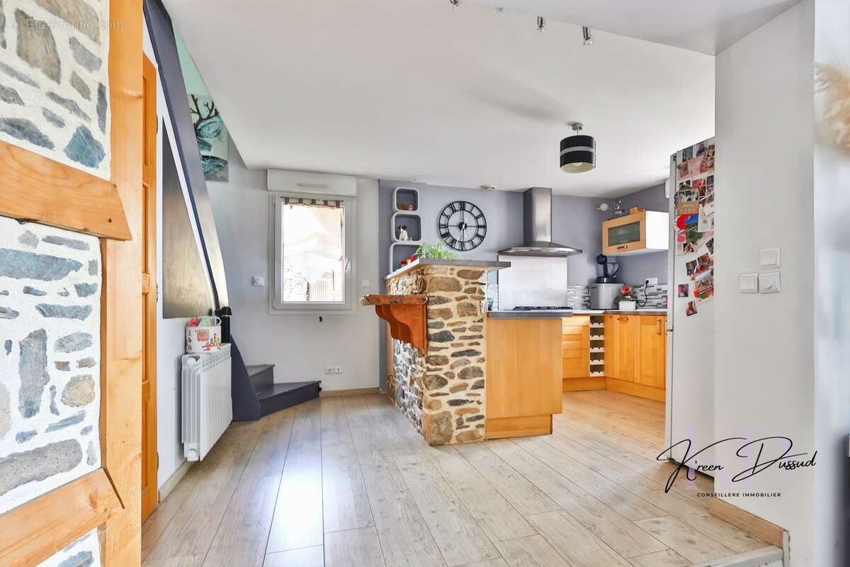  Maison en pierre de 150 m2 entièrement rénovée - Vue exceptionnelle - Suite parentale - Dépendances - Aucun vis-à-vis - photo 9