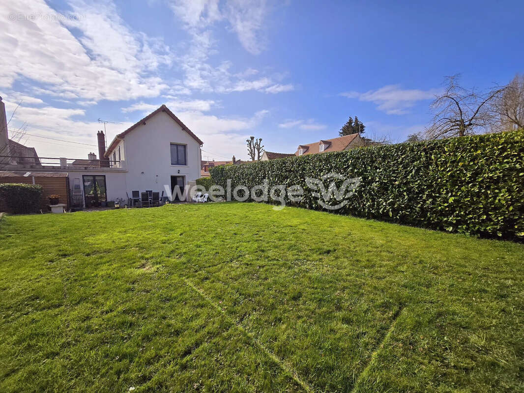 Maison à VER-SUR-LAUNETTE