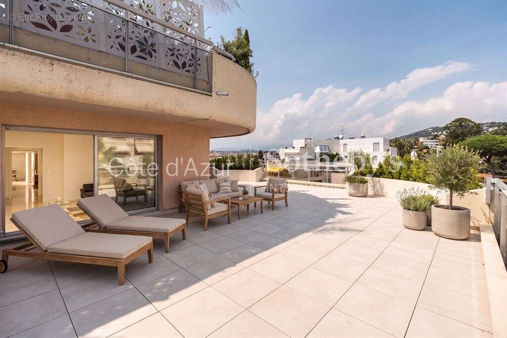 Cannes Basse Californie, appartement de 194 m² avec cinq chambres et 135 m² de terrasses - photo 3