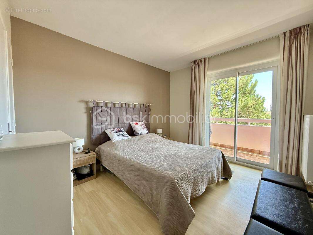 Appartement lumineux cinq pièces avec balcon, garage et cave - ROYAN à 10 minutes à pied de la plage de Pontaillac et du pigeonn - photo 15