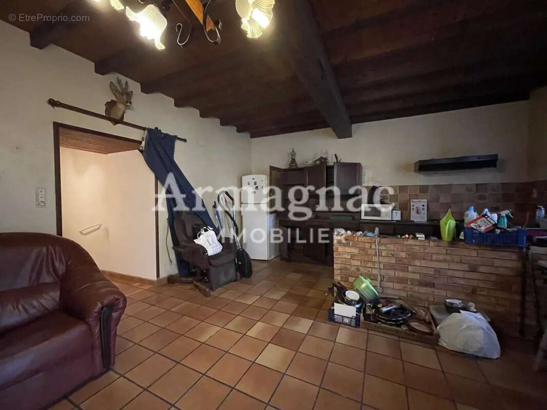 Maison à COURRENSAN