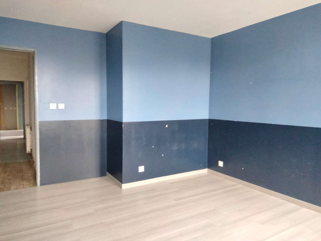 Maison de ville de 115 m2   Centre-ville de Puiseaux (Loiret) - photo 5
