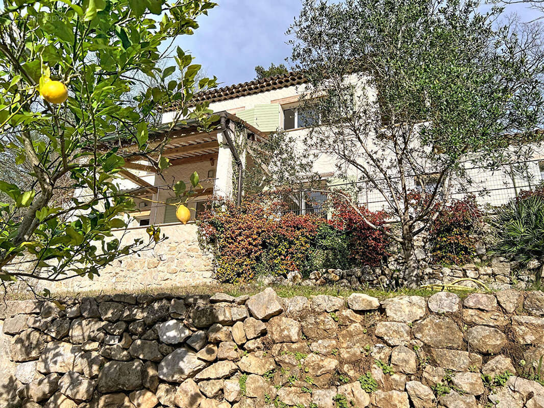 Maison à TOURRETTES-SUR-LOUP