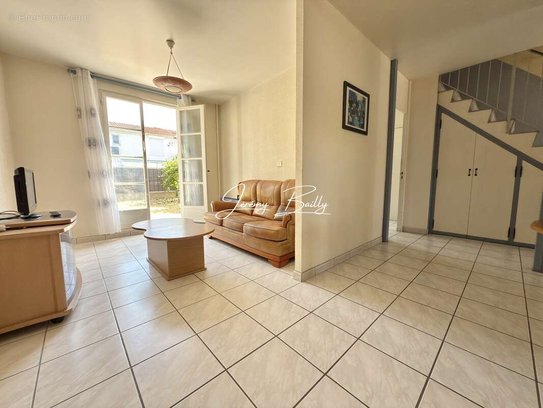 Maison à SAINT-ESTEVE