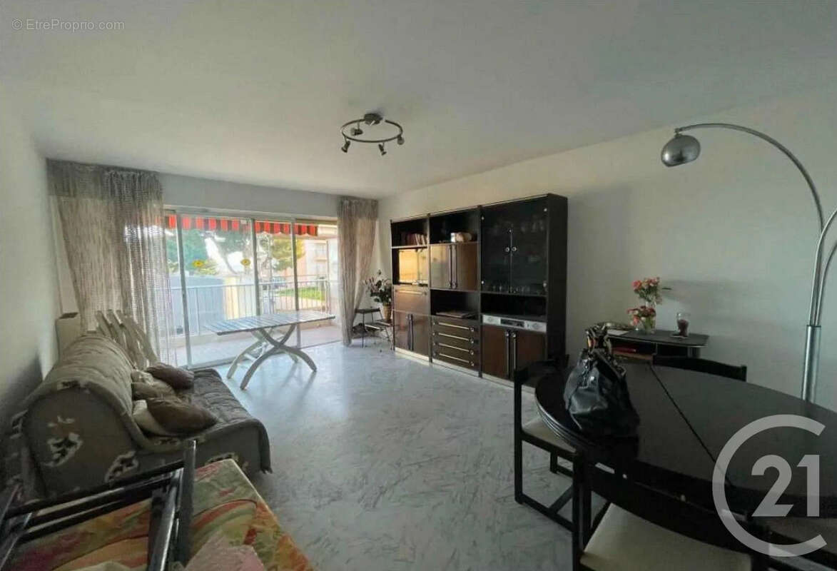 Appartement à SAINT-LAURENT-DU-VAR