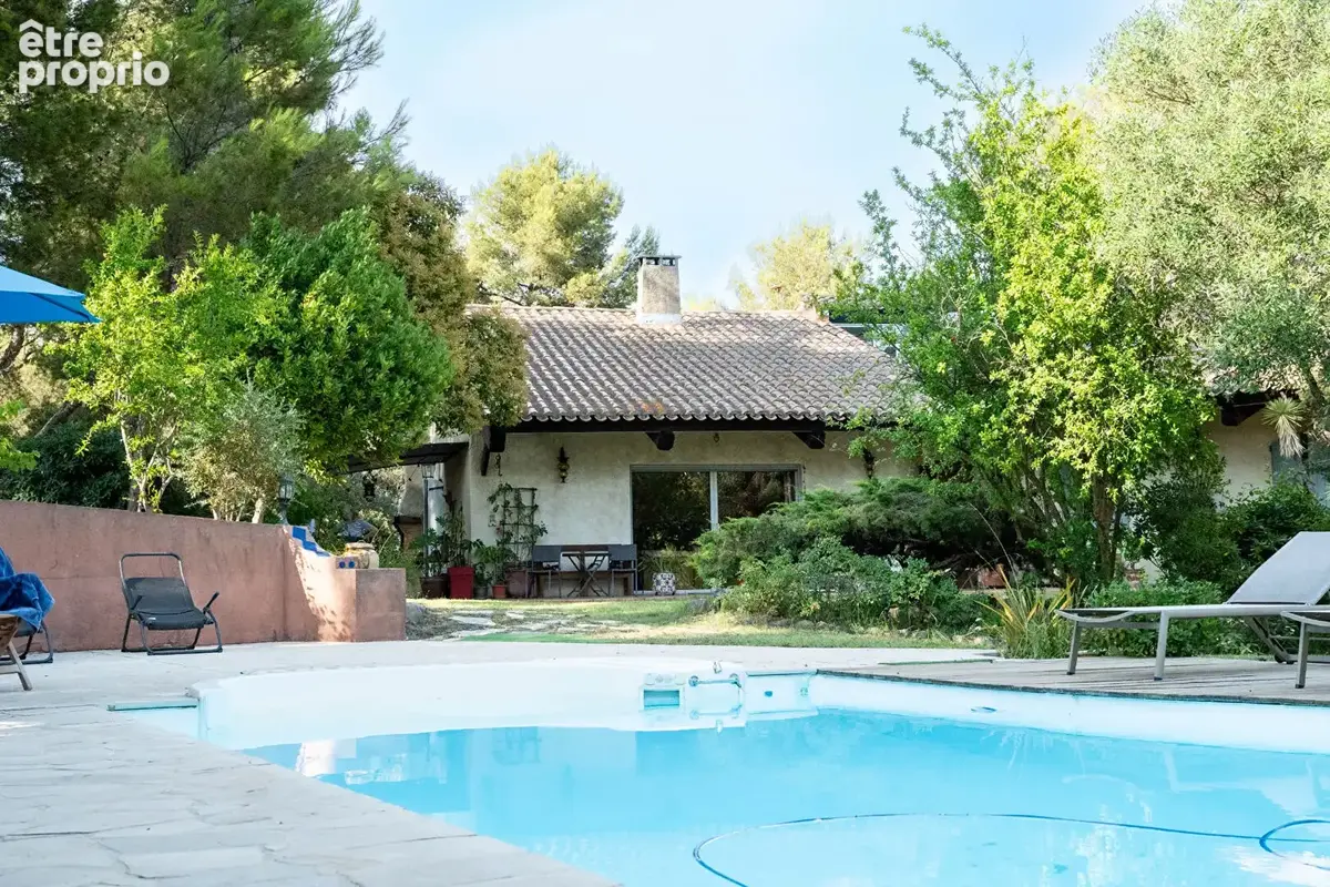 Maison d'architecte à Gignac-la-Nerthe , avec piscine et grand terrain - photo 4