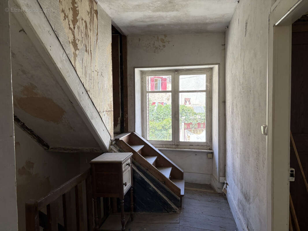 Maison à COUSSAC-BONNEVAL