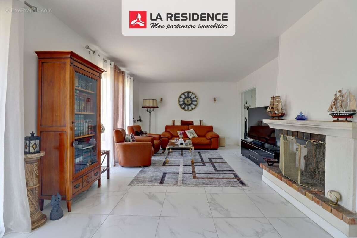 Maison 166 m² à Aulnay-Sur-Mauldre  - photo 2