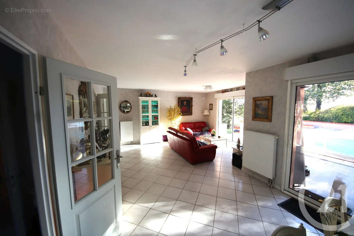 Maison à LACROIX-FALGARDE