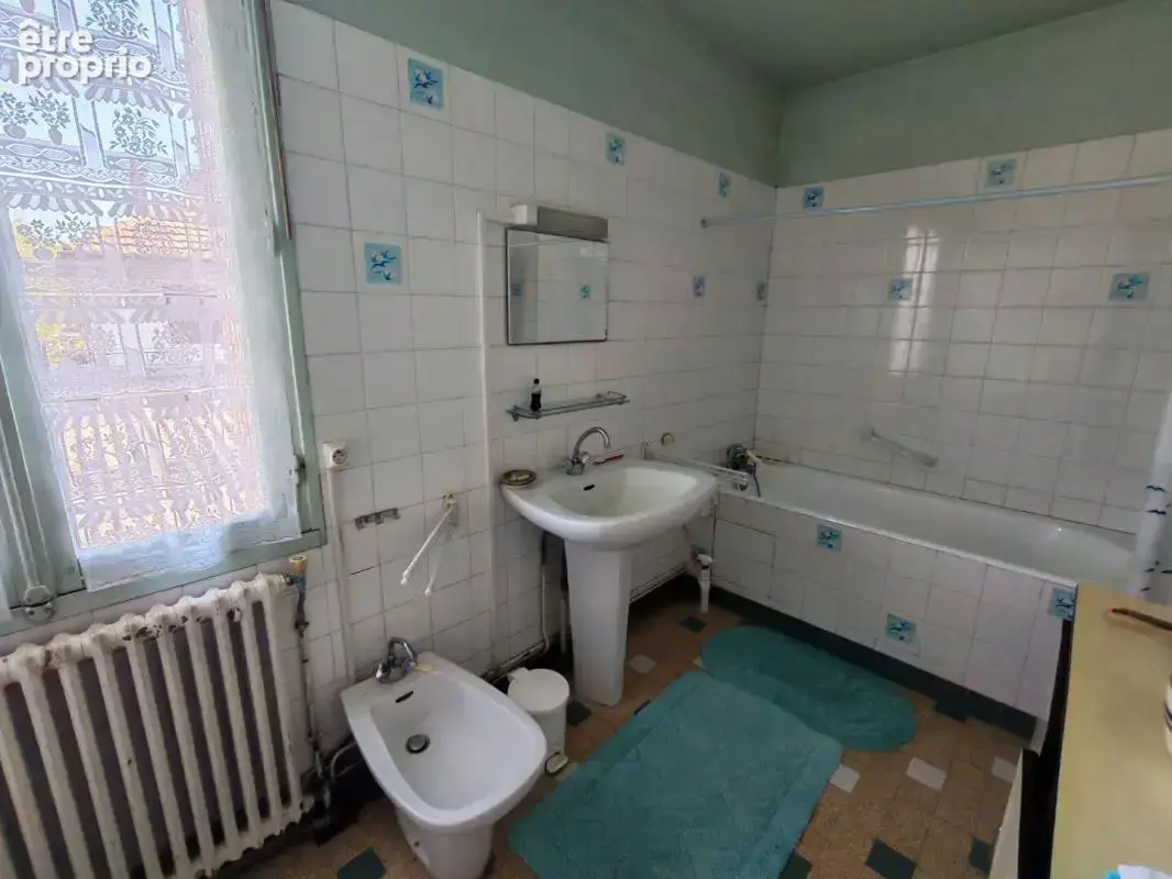 Maison de 185 m2  à Bignoux , 5 chambres , jardin, cour, grange - photo 8