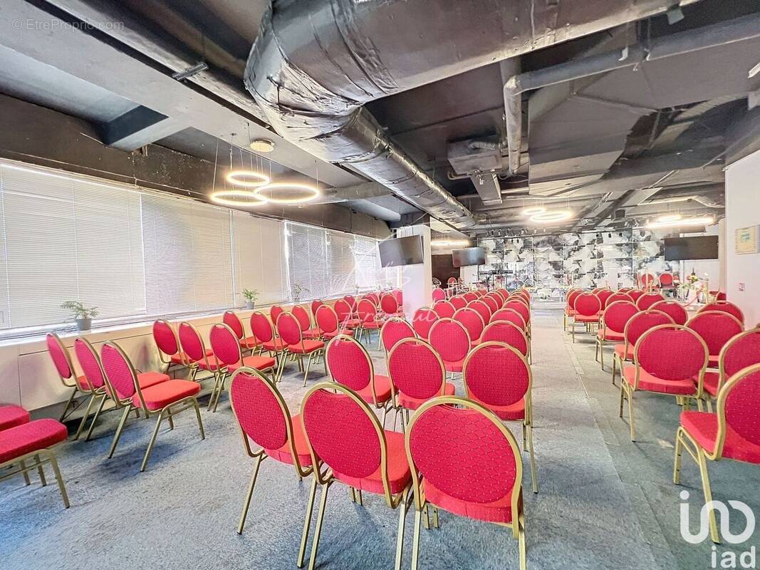 Photo 1 - Commerce à CERGY