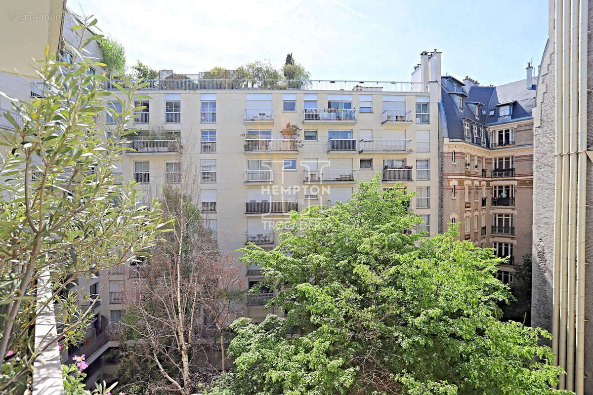 Appartement à PARIS-16E